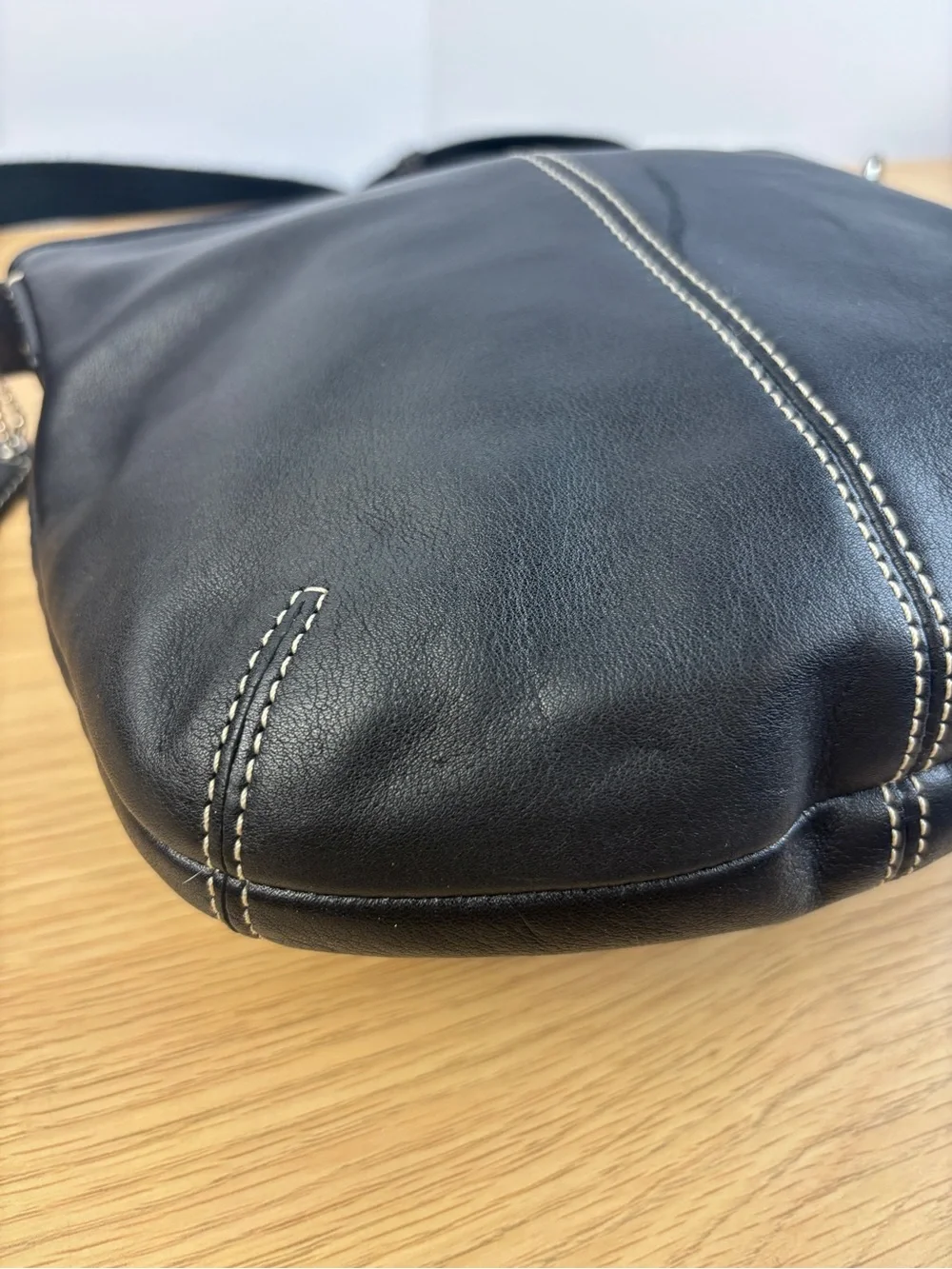 Y2K Vintage Coach Soho Pleated Black Leather Crossbody Swingpack bag